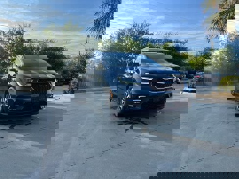 Used 2021 Chrysler Pacifica Touring-L image 6
