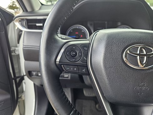 Used 2021 Toyota Venza LE w/ Carpet Mat Package (TMS) image 23