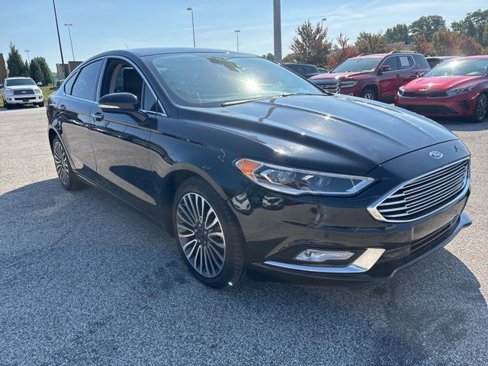 Used 2017 Ford Fusion SE w/ Fusion SE Technology Package image 3