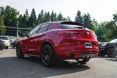 Used 2022 Alfa Romeo Stelvio Veloce image 12
