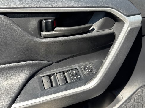 Used 2021 Toyota RAV4 LE image 27