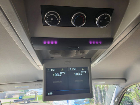 Used 2016 Chrysler Town & Country Limited image 18