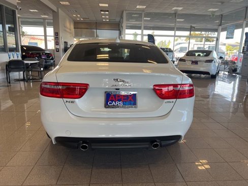 Used 2017 Jaguar XE Premium image 8