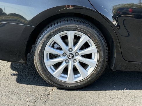 Used 2019 Toyota Camry LE image 11