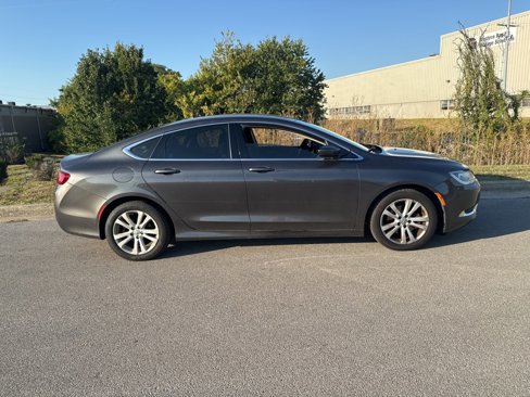Used 2015 Chrysler 200 Limited image 4