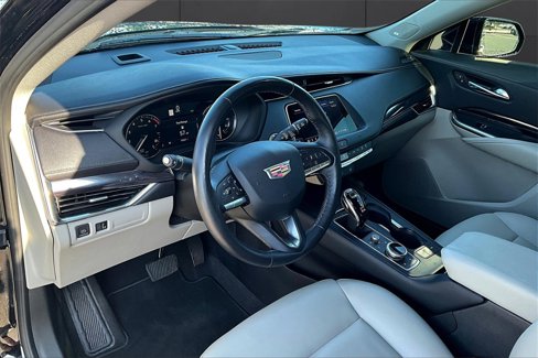 Used 2020 Cadillac XT4 Luxury w/ Cold Weather Package image 13