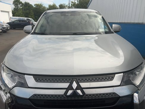Used 2020 Mitsubishi Outlander SE image 3