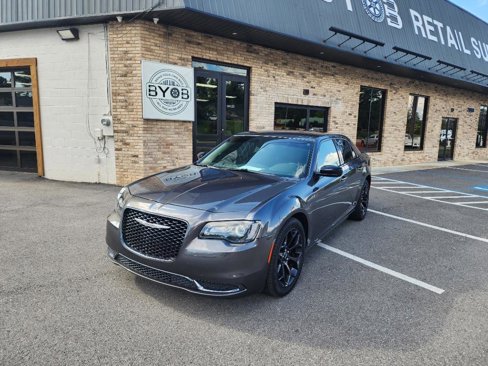 Used 2019 Chrysler 300 Touring w/ Sport Appearance Package image 1