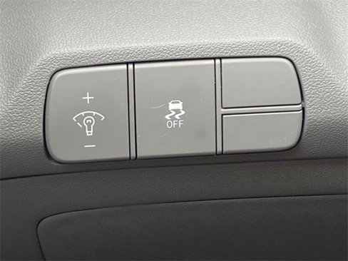 Used 2025 Hyundai Elantra Sport image 17