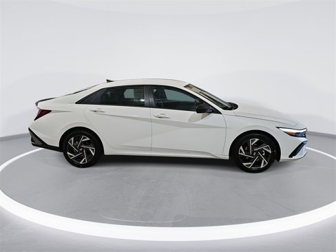 New 2025 Hyundai Elantra Sport image 4