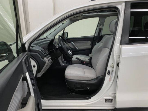 Used 2017 Subaru Forester 2.5i Premium image 10