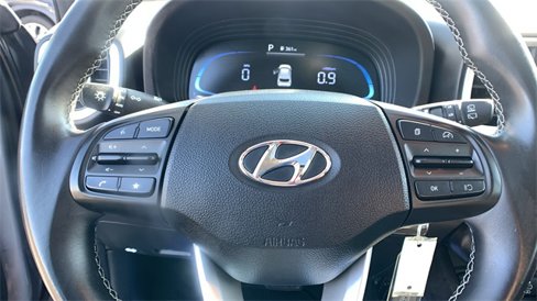 Used 2023 Hyundai Venue SEL image 16