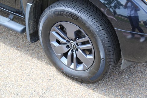 Used 2020 Nissan Frontier SV w/ Midnight Edition Floor Mats image 11