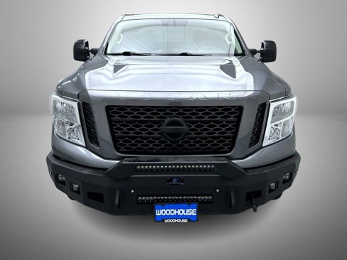 Used 2017 Nissan Titan SV image 2