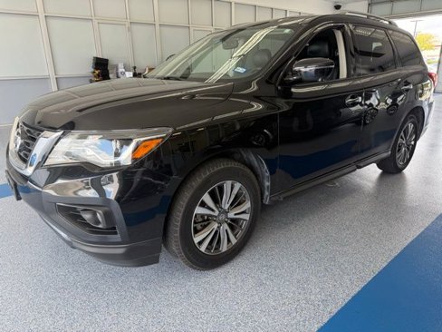 Used 2019 Nissan Pathfinder SL image 2