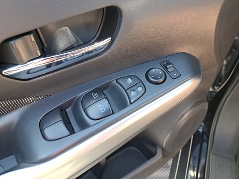Used 2019 Nissan Kicks SV image 32