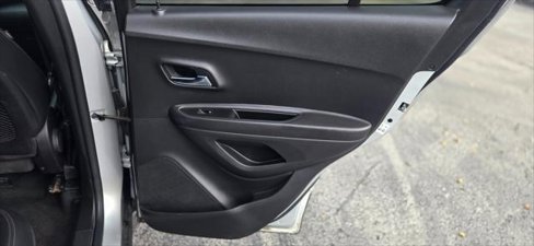 Used 2020 Chevrolet Trax LT w/ LT Convenience Package image 13