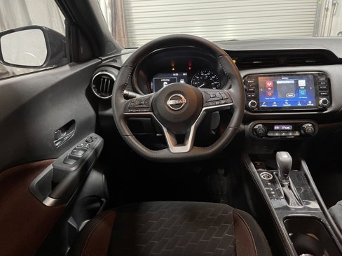 Used 2023 Nissan Kicks SR image 14