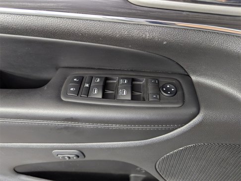 Used 2019 Jeep Grand Cherokee Limited image 18