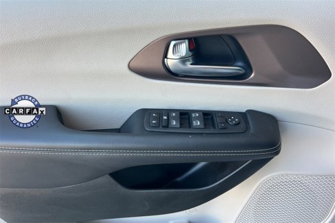 Used 2023 Chrysler Voyager LX image 15