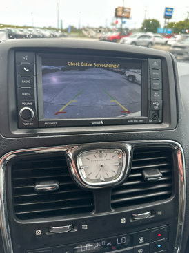 Used 2016 Chrysler Town & Country Touring image 17