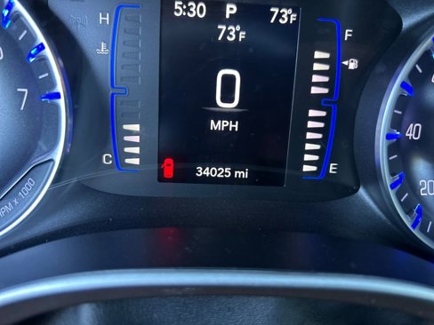 Used 2022 Chrysler Voyager LX image 18