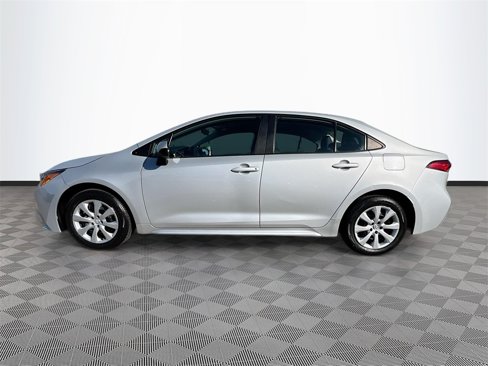 Used 2022 Toyota Corolla LE image 4