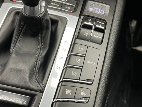 Used 2017 Porsche Macan Turbo image 17