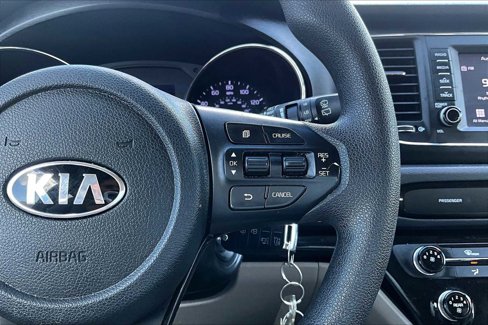 Used 2020 Kia Sedona LX image 22