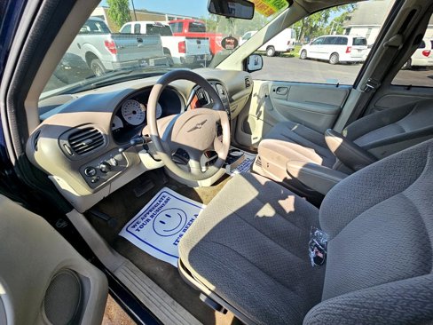 Used 2006 Chrysler Town & Country w/ Popular Equipment Group I image 16