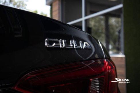 Used 2018 Alfa Romeo Giulia image 9