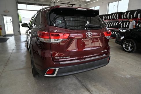 Used 2018 Toyota Highlander Limited Platinum image 7