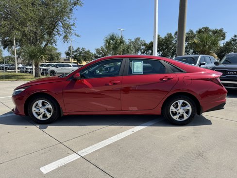 Used 2023 Hyundai Elantra SE image 7