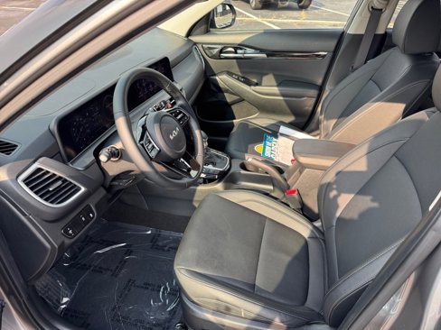 Used 2024 Kia Seltos EX image 34