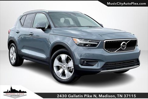 Used 2022 Volvo XC40 T5 Momentum image 1