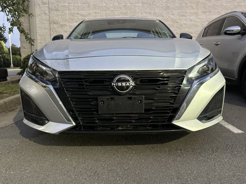 Used 2024 Nissan Altima 2.5 SV image 6