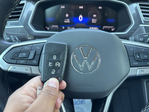 Used 2024 Volkswagen Tiguan SE image 55