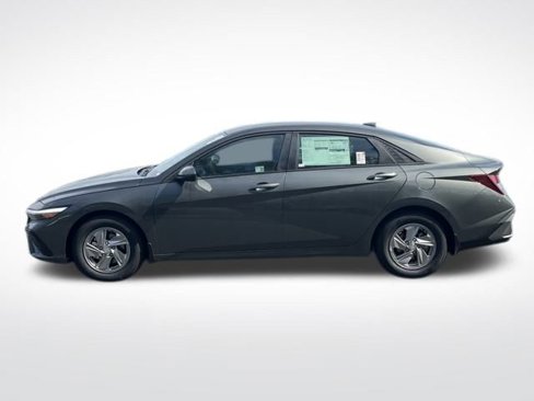 New 2025 Hyundai Elantra SE image 2