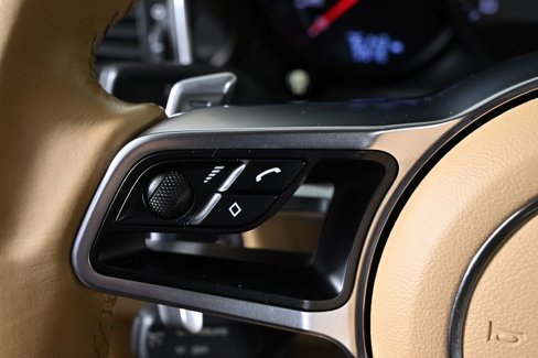 Used 2015 Porsche Macan S image 12