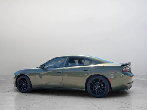 Used 2018 Dodge Charger SXT w/ Blacktop Package image 4