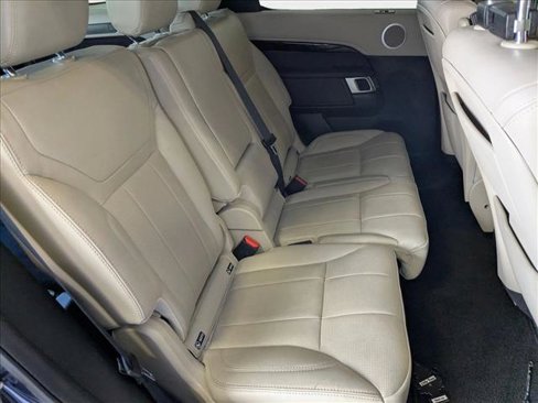 Used 2019 Land Rover Discovery SE image 19