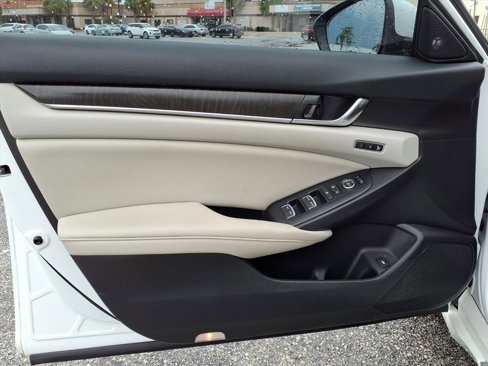 Used 2022 Honda Accord Touring image 25