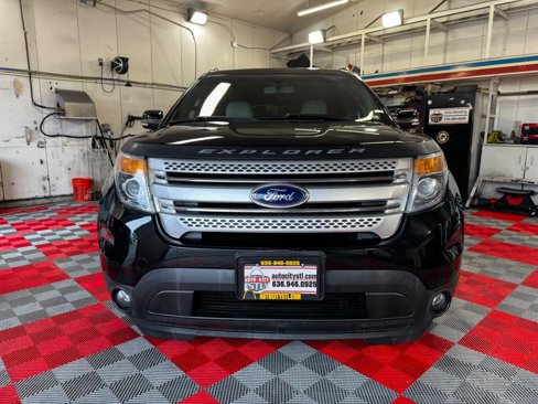Used 2015 Ford Explorer XLT w/ Equipment Group 202A image 2