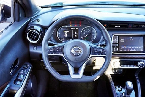 Used 2019 Nissan Kicks SR image 19