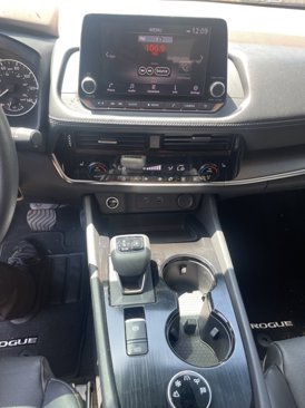 Certified 2021 Nissan Rogue SV image 3