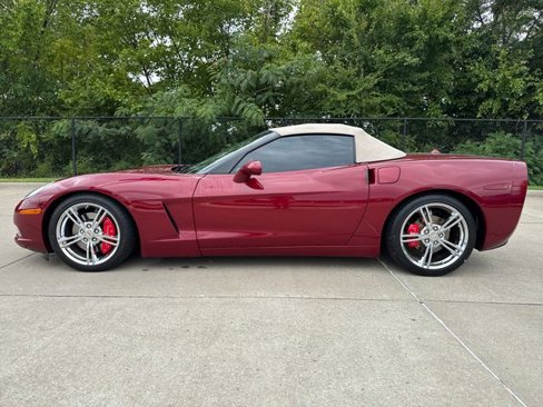 Used 2005 Chevrolet Corvette Convertible w/ Preferred Equipment Group image 2