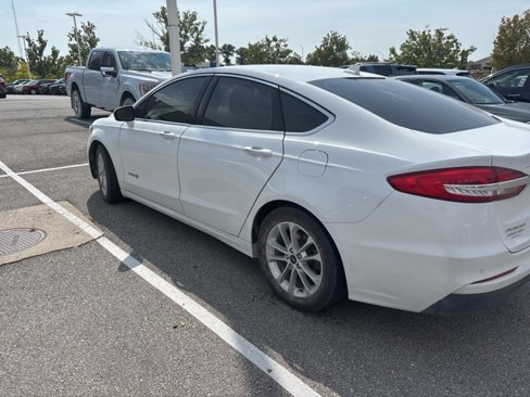 Used 2019 Ford Fusion SEL image 2