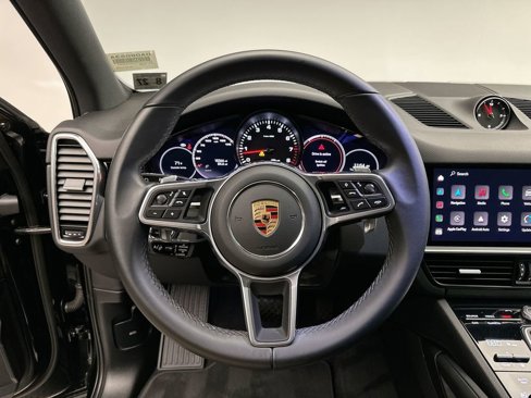 Used 2022 Porsche Cayenne image 18