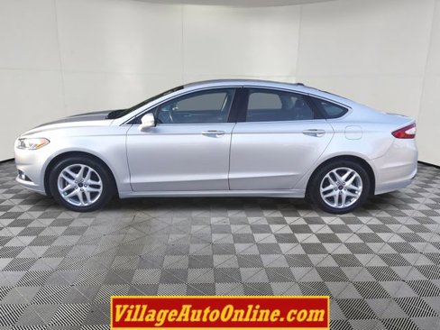 Used 2016 Ford Fusion SE w/ Equipment Group 202A image 9