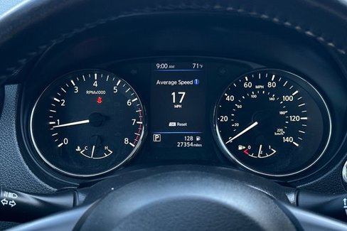 Used 2021 Nissan Rogue Sport SV image 32